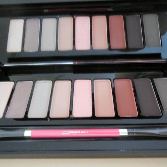 MAC Cosmetics Smokey Eye Palette from Nutcracker Suite Collection - Picture 5 of 7